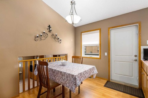 184 Sunmeadows Crescent Se, Calgary, AB - Indoor Photo Showing Dining Room