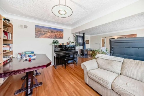 2328 Capitol Hill Crescent Nw, Calgary, AB - Indoor