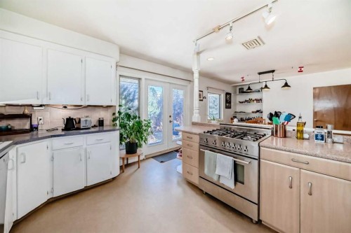 2328 Capitol Hill Crescent Nw, Calgary, AB - Indoor Photo Showing Kitchen