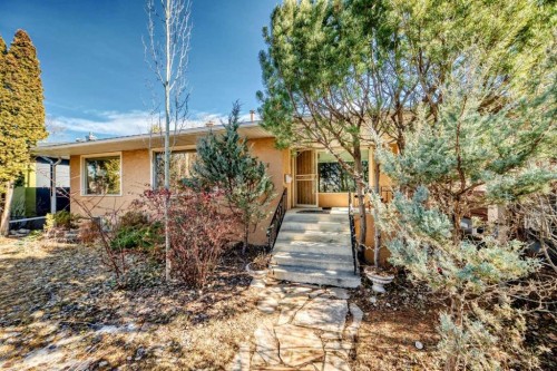 2328 Capitol Hill Crescent Nw, Calgary, AB - Outdoor