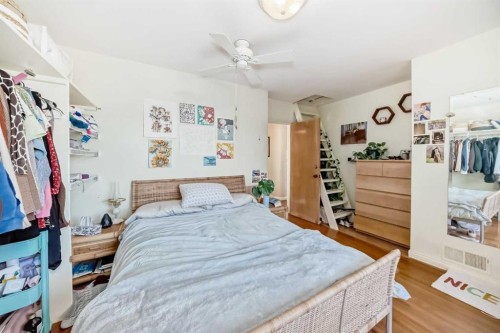 2328 Capitol Hill Crescent Nw, Calgary, AB - Indoor Photo Showing Bedroom