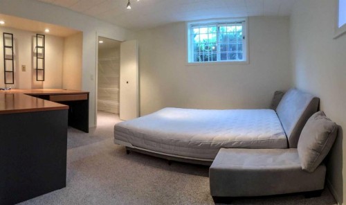 2328 Capitol Hill Crescent Nw, Calgary, AB - Indoor Photo Showing Bedroom