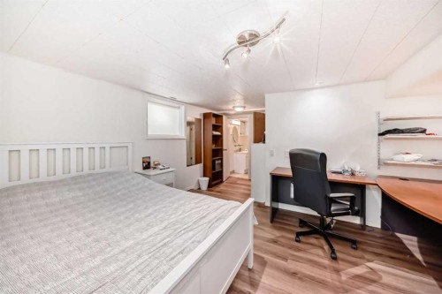 2328 Capitol Hill Crescent Nw, Calgary, AB - Indoor