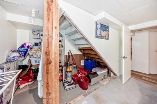 2328 Capitol Hill Crescent Nw, Calgary, AB - Indoor Photo Showing Other Room
