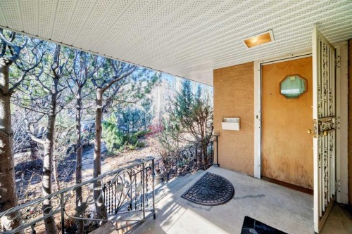 2328 Capitol Hill Crescent Nw, Calgary, AB - Outdoor With Exterior
