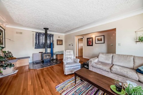2328 Capitol Hill Crescent Nw, Calgary, AB - Indoor Photo Showing Living Room