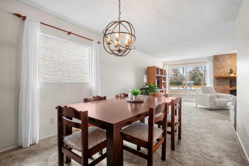 247 Parkwood Close Se, Calgary, AB - Indoor Photo Showing Dining Room