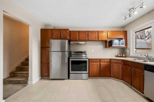 247 Parkwood Close Se, Calgary, AB - Indoor Photo Showing Kitchen With Double Sink