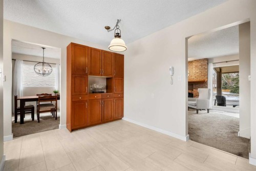 247 Parkwood Close Se, Calgary, AB - Indoor Photo Showing Other Room