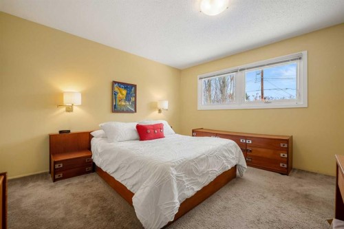 247 Parkwood Close Se, Calgary, AB - Indoor Photo Showing Bedroom