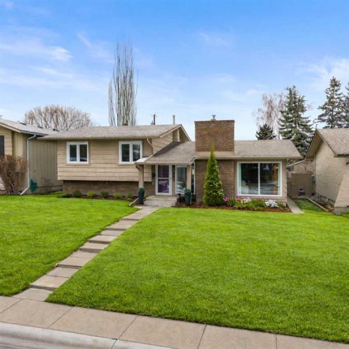 247 Parkwood Close Se, Calgary, AB - Outdoor With Facade