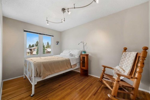 247 Parkwood Close Se, Calgary, AB - Indoor Photo Showing Bedroom