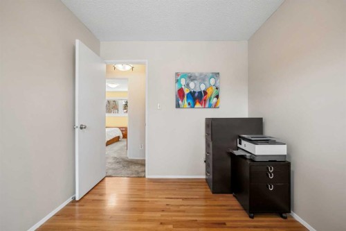 247 Parkwood Close Se, Calgary, AB - Indoor