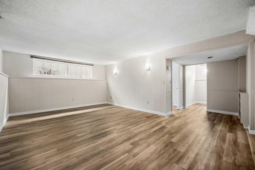 247 Parkwood Close Se, Calgary, AB - Indoor Photo Showing Other Room
