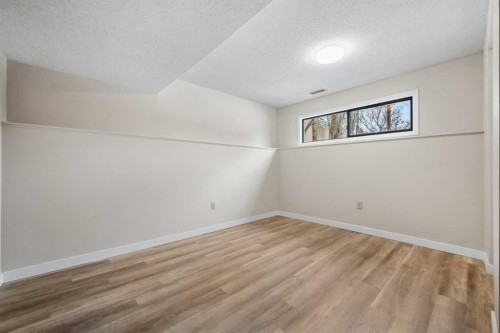 247 Parkwood Close Se, Calgary, AB - Indoor Photo Showing Other Room