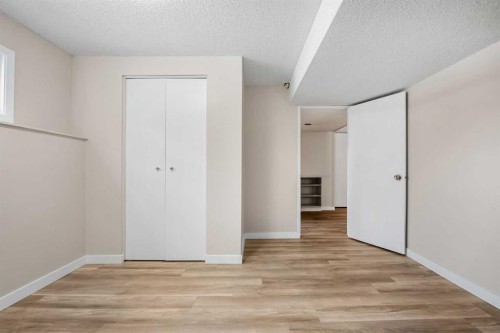 247 Parkwood Close Se, Calgary, AB - Indoor Photo Showing Other Room