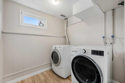 247 Parkwood Close Se, Calgary, AB - Indoor Photo Showing Laundry Room