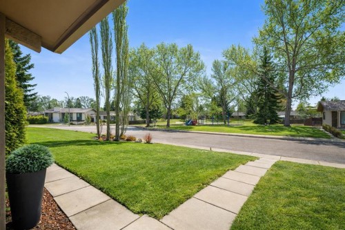 247 Parkwood Close Se, Calgary, AB - Outdoor