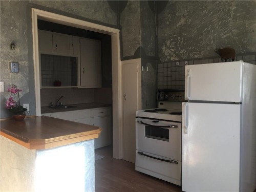 212 5 Avenue, Strathmore, AB - Indoor Photo Showing Kitchen