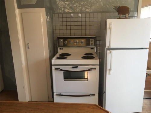 212 5 Avenue, Strathmore, AB - Indoor Photo Showing Kitchen