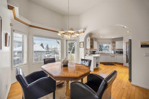 19 Hawkmount Heights Nw, Calgary, AB - Indoor Photo Showing Dining Room