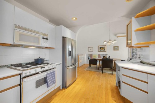 19 Hawkmount Heights Nw, Calgary, AB - Indoor Photo Showing Kitchen