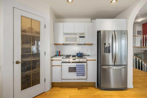 19 Hawkmount Heights Nw, Calgary, AB - Indoor Photo Showing Kitchen