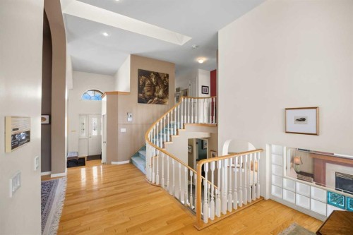 19 Hawkmount Heights Nw, Calgary, AB - Indoor Photo Showing Other Room