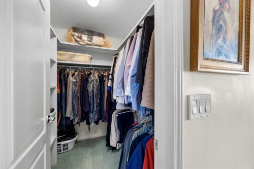 19 Hawkmount Heights Nw, Calgary, AB - Indoor With Storage