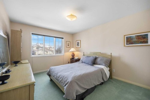 19 Hawkmount Heights Nw, Calgary, AB - Indoor Photo Showing Bedroom