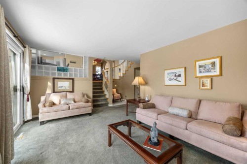 19 Hawkmount Heights Nw, Calgary, AB - Indoor Photo Showing Living Room