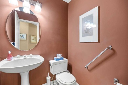 19 Hawkmount Heights Nw, Calgary, AB - Indoor Photo Showing Bathroom