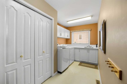 19 Hawkmount Heights Nw, Calgary, AB - Indoor Photo Showing Laundry Room