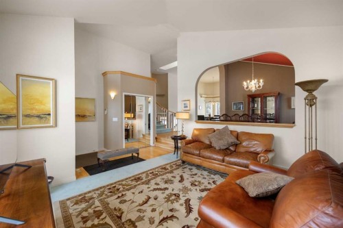 19 Hawkmount Heights Nw, Calgary, AB - Indoor Photo Showing Living Room