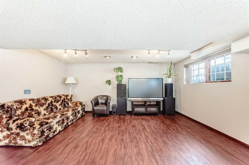 16272 5 Street Sw, Calgary, AB - Indoor