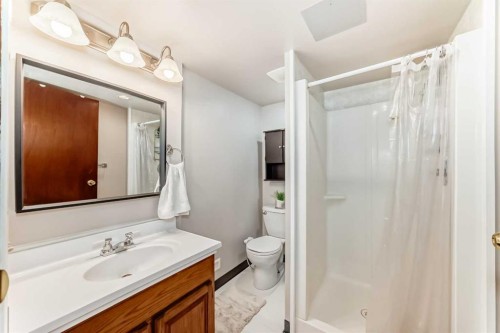 16272 5 Street Sw, Calgary, AB - Indoor Photo Showing Bathroom