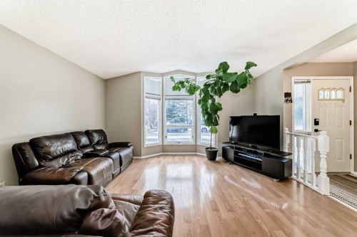 16272 5 Street Sw, Calgary, AB - Indoor Photo Showing Living Room