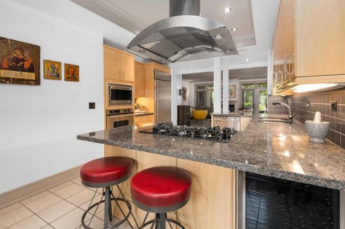 105-670 Princeton Way Sw, Calgary, AB - Indoor Photo Showing Kitchen With Upgraded Kitchen
