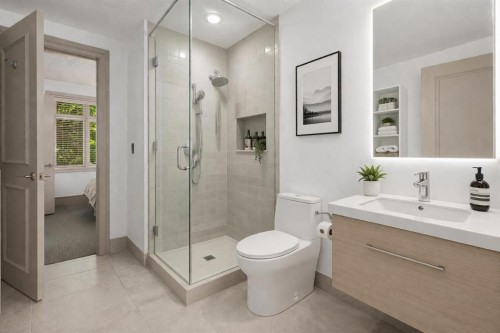 105-670 Princeton Way Sw, Calgary, AB - Indoor Photo Showing Bathroom