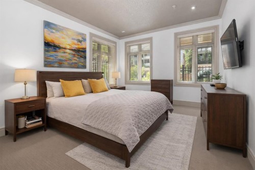 105-670 Princeton Way Sw, Calgary, AB - Indoor Photo Showing Bedroom