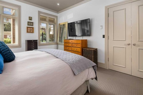 105-670 Princeton Way Sw, Calgary, AB - Indoor Photo Showing Bedroom