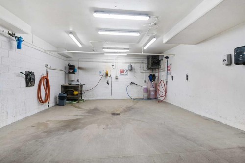 105-670 Princeton Way Sw, Calgary, AB - Indoor Photo Showing Garage