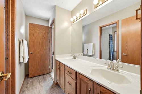 86 Suncanyon Park Se, Calgary, AB - Indoor Photo Showing Bathroom