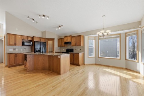 123 Kincora View Nw, Calgary, AB - Indoor Photo Showing Kitchen