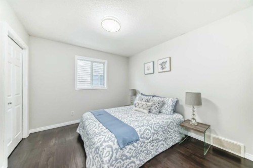 21 Panamount Row Nw, Calgary, AB - Indoor Photo Showing Bedroom