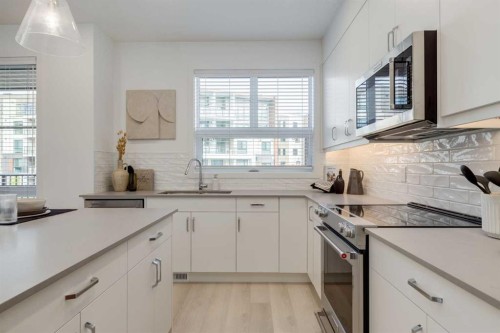 1469 Na'A Drive Sw, Calgary, AB - Indoor Photo Showing Kitchen