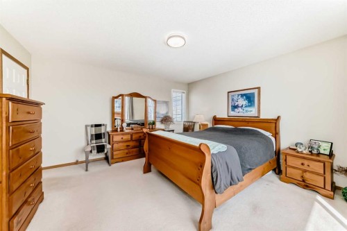 42 Somerset Circle Sw, Calgary, AB - Indoor Photo Showing Bedroom