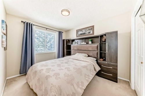 42 Somerset Circle Sw, Calgary, AB - Indoor Photo Showing Bedroom