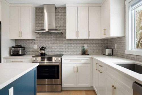 224 Silverview Way Nw, Calgary, AB - Indoor Photo Showing Kitchen With Upgraded Kitchen