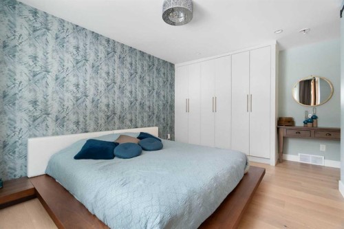 224 Silverview Way Nw, Calgary, AB - Indoor Photo Showing Bedroom